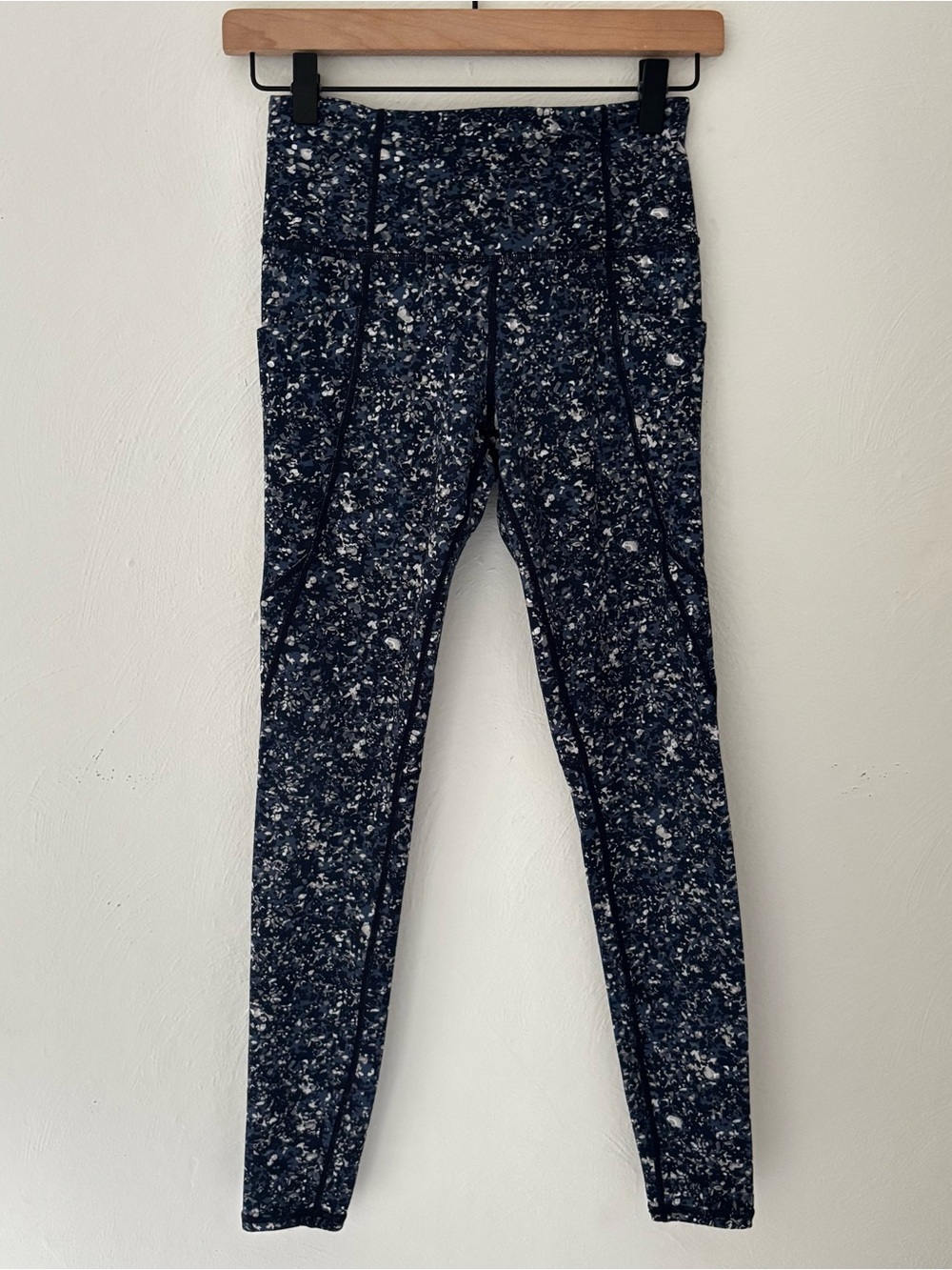 Athleta Navy & White Floral-Print Leggings Size XS Athletic Athleisure Pockets!